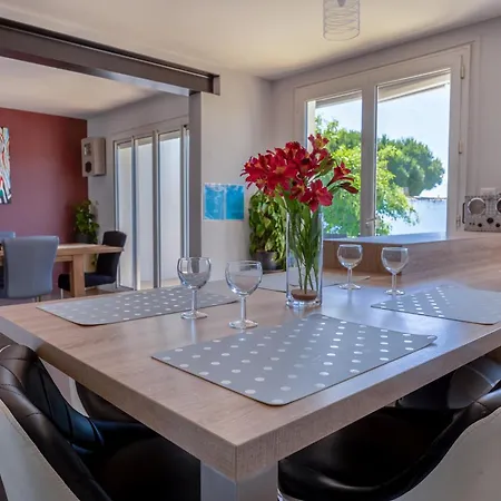 Belle Maison Familiale Avec Piscine Et Jardin Apartment